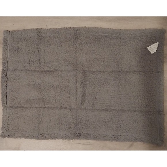 Luciphia Premium Fleece Pet Calming Throw Blanket 30x20 Sherpa Brand New, No Box - Picture 8 of 8